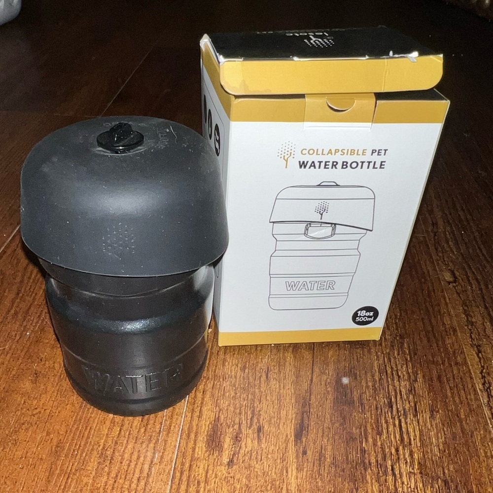 New in Box Black Collapsible Pet Water Bottle 18oz - Picture 8 of 9